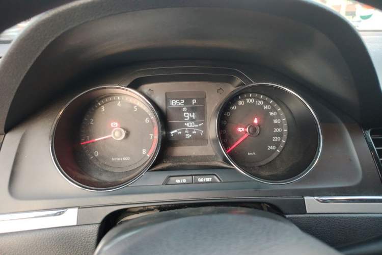 Used Volkswagen Bora 2013 1.6L Automatic Fashion Model Instrument Cluster