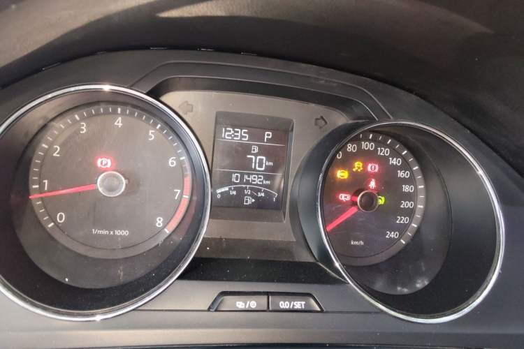 Used Volkswagen Bora 2013 1.6L Automatic Fashion Model Instrument Cluster