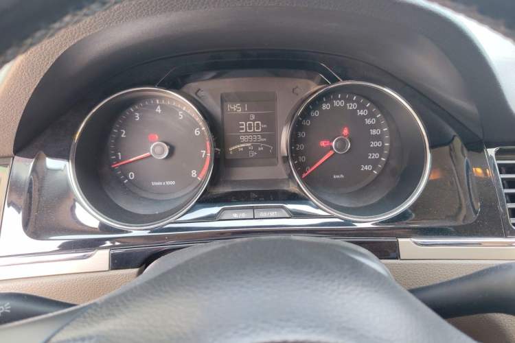 Used Volkswagen Bora 2013 1.6L Manual Comfort Model Instrument Cluster