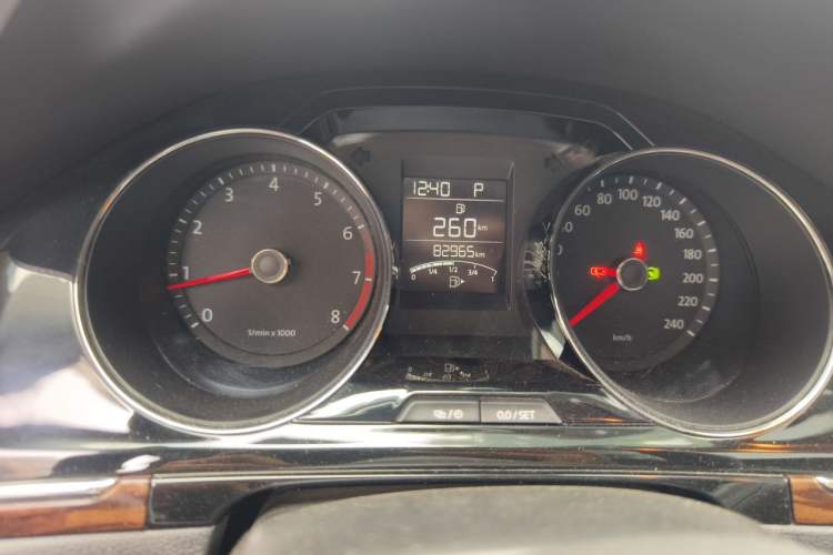 Used Volkswagen Bora 2013 1.4T Automatic Luxury Model Odometer Close Up