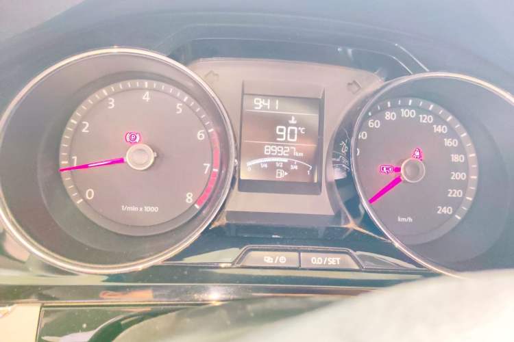 Used Volkswagen Bora 2013 1.6L Manual Comfort Model Odometer Close Up