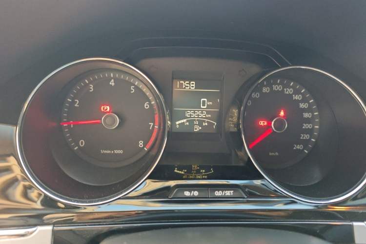 Used Volkswagen Bora 2013 1.6L Manual Comfort Model Odometer Close Up