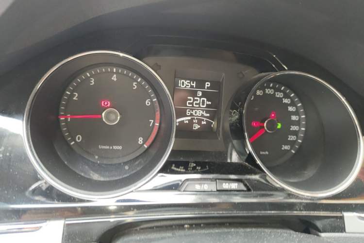 Used Volkswagen Bora 2013 1.6L Automatic Comfort Model Odometer Close Up