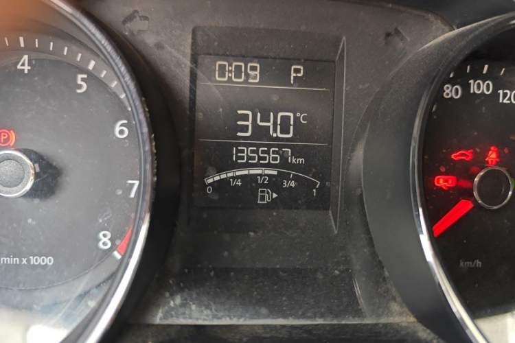 Used Volkswagen Bora 2013 1.6L Automatic Fashion Model Odometer Close Up