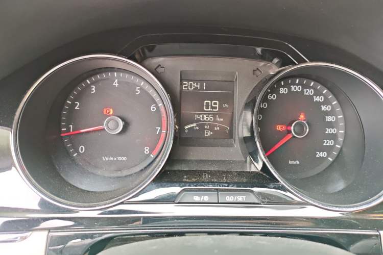 Used Volkswagen Bora 2013 1.6L Manual Comfort Model Odometer Close Up