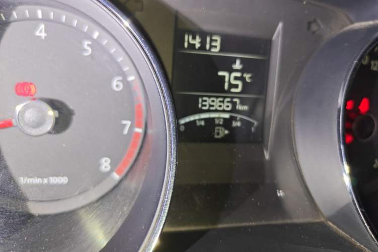 Used Volkswagen Bora 2013 1.6L Manual Fashion Edition Odometer Close Up