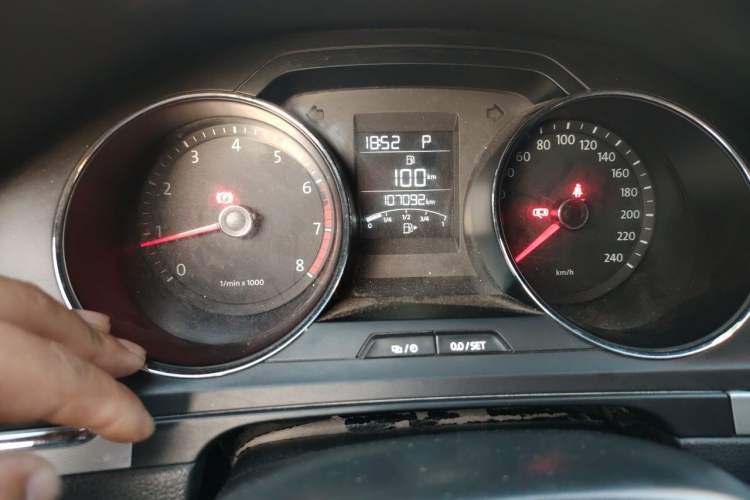 Used Volkswagen Bora 2013 1.6L Automatic Fashion Model Odometer Close Up