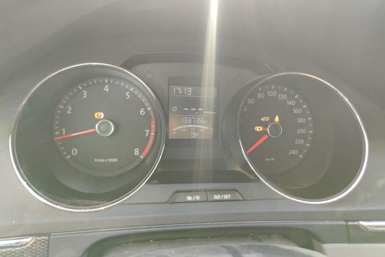 Used Volkswagen Bora 2013 1.6L Manual Fashion Edition Odometer Close Up