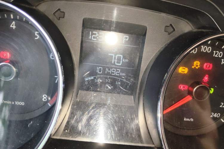 Used Volkswagen Bora 2013 1.6L Automatic Fashion Model Odometer Close Up