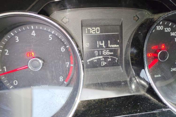 Used Volkswagen Bora 2013 1.6L Manual Comfort Model Odometer Close Up