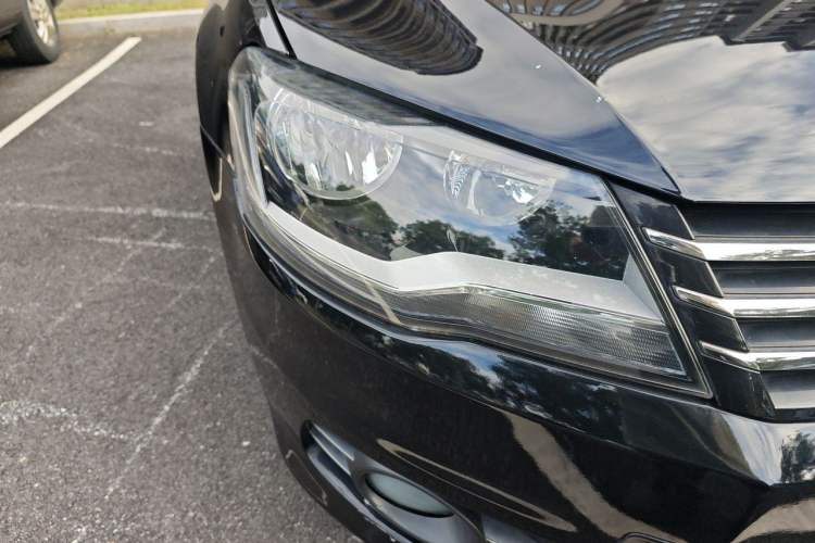 Used Volkswagen Bora 2013 1.6L Manual Comfort Model Right Front Headlight