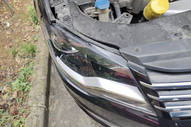 Used Volkswagen Bora 2013 1.6L Automatic Comfort Model Right Front Headlight