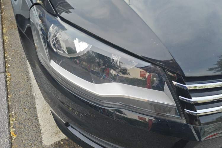 Used Volkswagen Bora 2013 1.6L Manual Fashion Edition Right Front Headlight