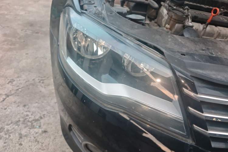 Used Volkswagen Bora 2013 1.6L Automatic Fashion Model Right Front Headlight