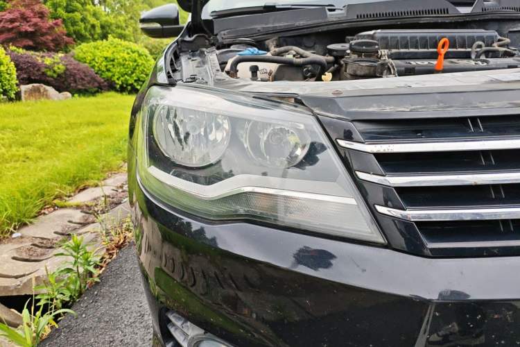 Used Volkswagen Bora 2013 1.6L Manual Comfort Model Right Front Headlight