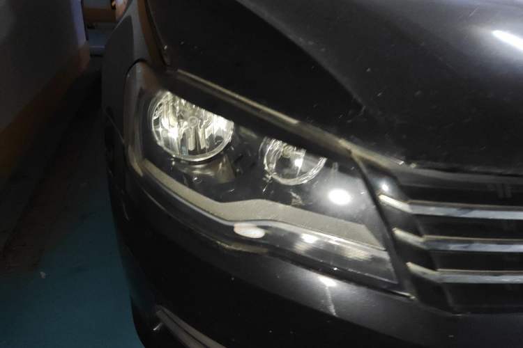 Used Volkswagen Bora 2013 1.6L Automatic Fashion Model Right Front Headlight