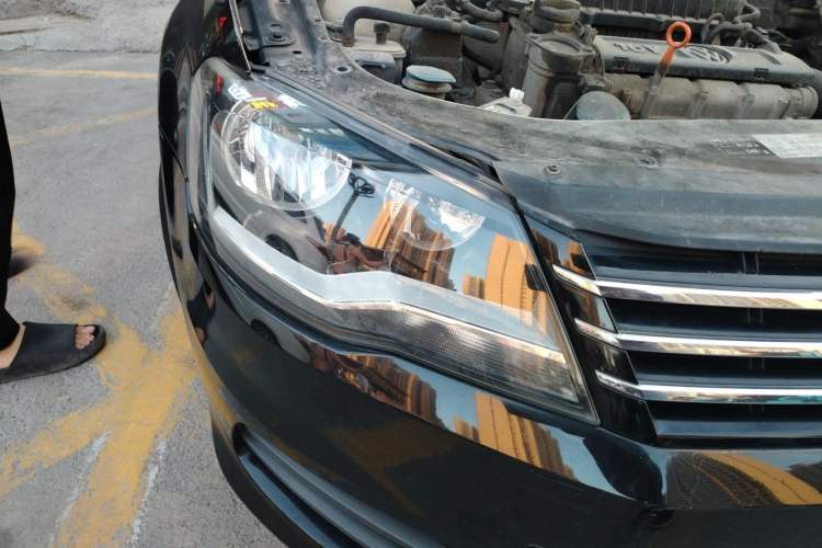 Used Volkswagen Bora 2013 1.6L Automatic Fashion Model Right Front Headlight