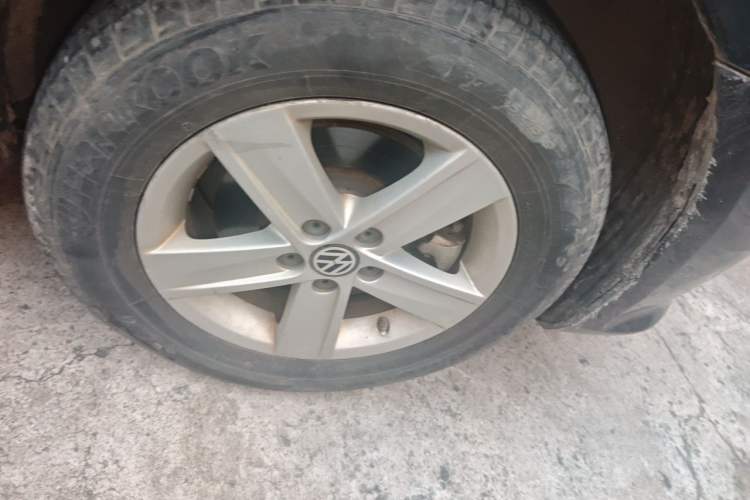 Used Volkswagen Bora 2013 1.6L Automatic Fashion Model Right Front Wheel Hub
