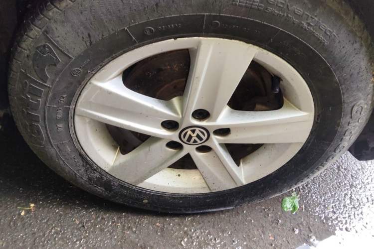 Used Volkswagen Bora 2013 1.6L Automatic Fashion Model Right Front Wheel Hub