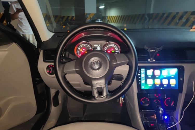 Used Volkswagen Bora 2013 1.6L Automatic Fashion Model Steering Wheel