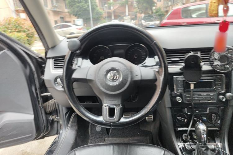 Used Volkswagen Bora 2013 1.6L Automatic Comfort Model Steering Wheel