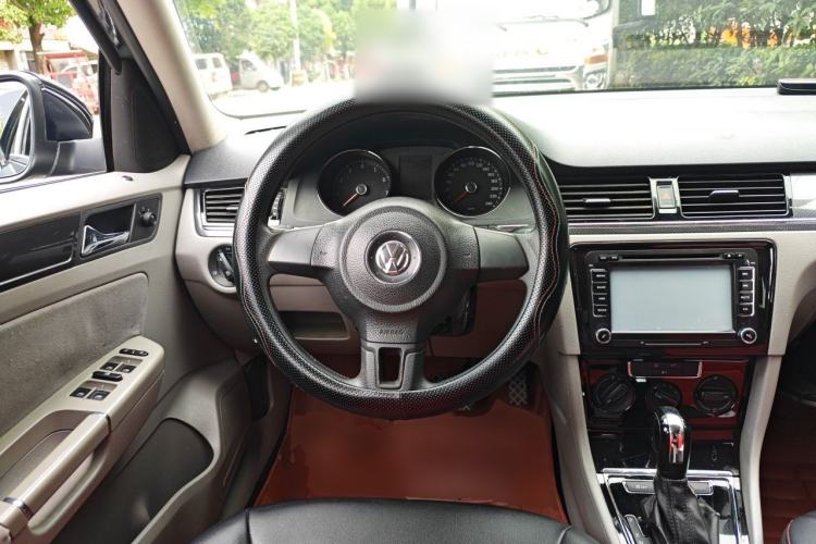Used Volkswagen Bora 2013 1.6L Automatic Fashion Model Steering Wheel