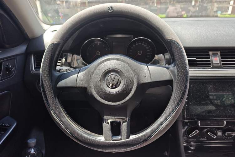 Used Volkswagen Bora 2013 1.6L Manual Comfort Model Steering Wheel