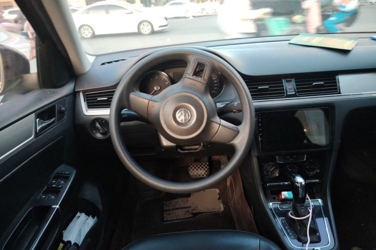 Used Volkswagen Bora 2013 1.6L Automatic Fashion Model Steering Wheel