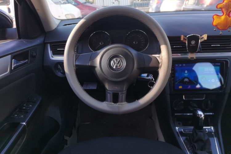 Used Volkswagen Bora 2013 1.6L Automatic Fashion Model Steering Wheel