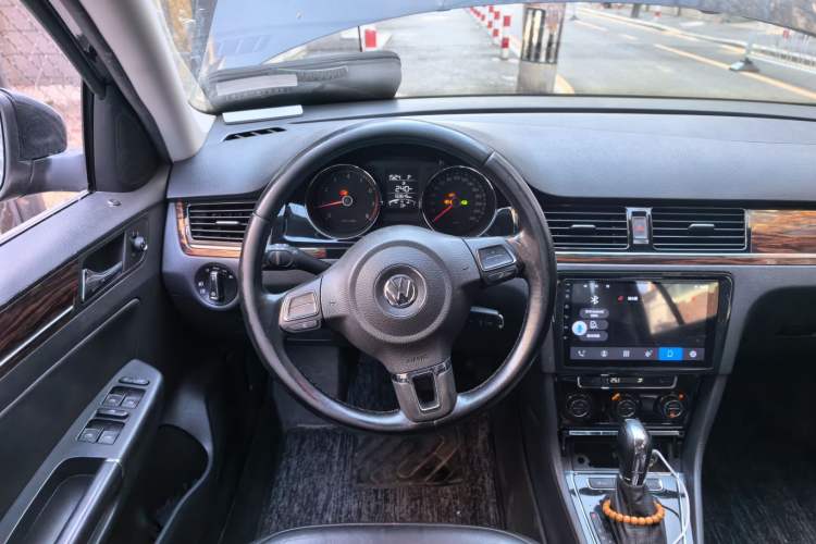 Used Volkswagen Bora 2013 1.6L Automatic Luxury Model Steering Wheel