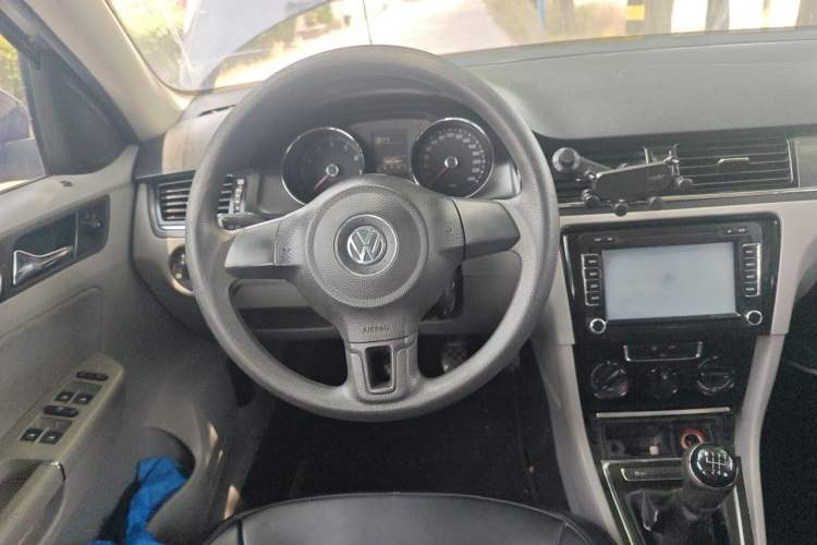 Used Volkswagen Bora 2013 1.6L Manual Fashion Edition Steering Wheel