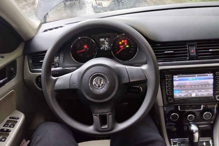 Used Volkswagen Bora 2013 1.6L Automatic Fashion Model Steering Wheel