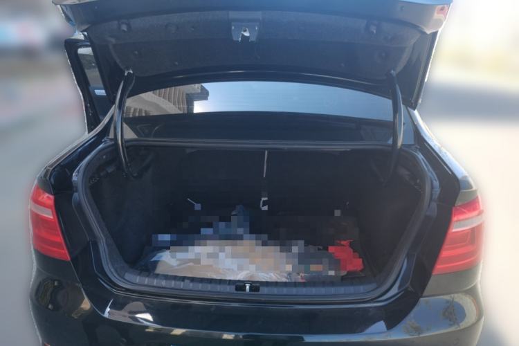 Used Volkswagen Bora 2013 1.6L Manual Fashion Edition Trunk