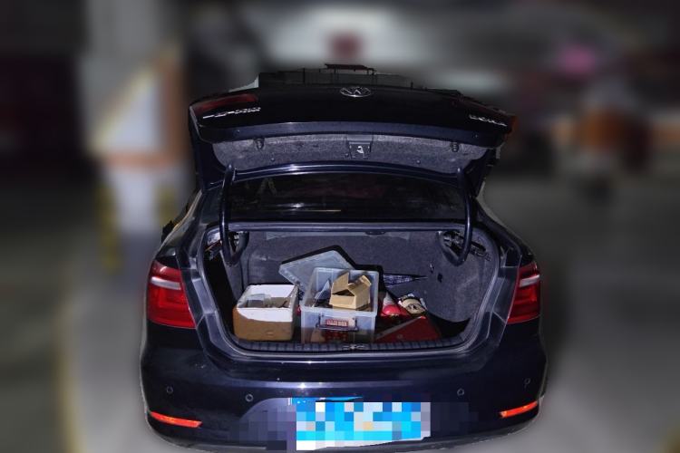 Used Volkswagen Bora 2013 1.6L Manual Fashion Edition Trunk