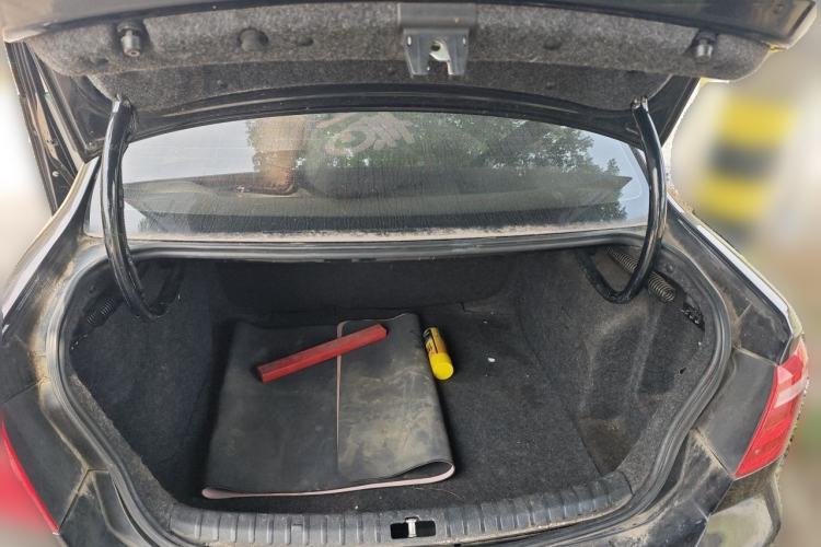 Used Volkswagen Bora 2013 1.6L Manual Fashion Edition Trunk
