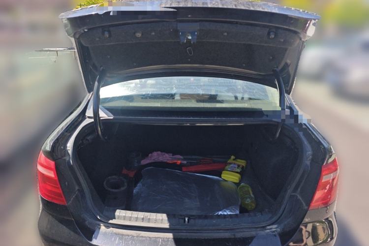 Used Volkswagen Bora 2013 1.6L Manual Fashion Edition Trunk