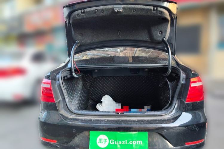 Used Volkswagen Bora 2013 1.6L Manual Fashion Edition Trunk