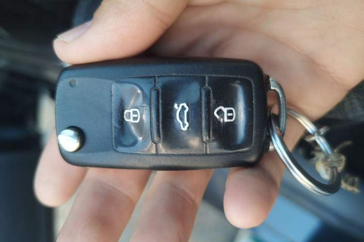 Used Volkswagen Bora 2013 1.6L Manual Fashion Edition Vehicle Key