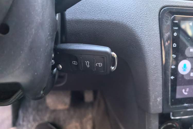 Used Volkswagen Bora 2013 1.6L Automatic Luxury Model Vehicle Key