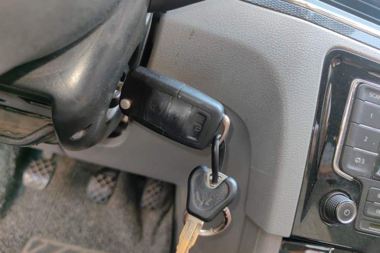 Used Volkswagen Bora 2013 1.6L Manual Fashion Edition Vehicle Key