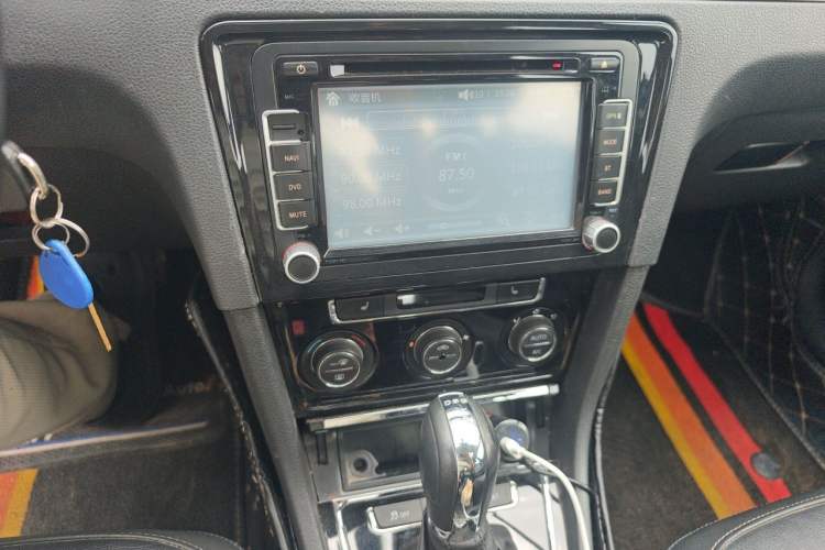 Used Volkswagen Bora 2013 1.4T Automatic Luxury Model Audio And AC Panel
