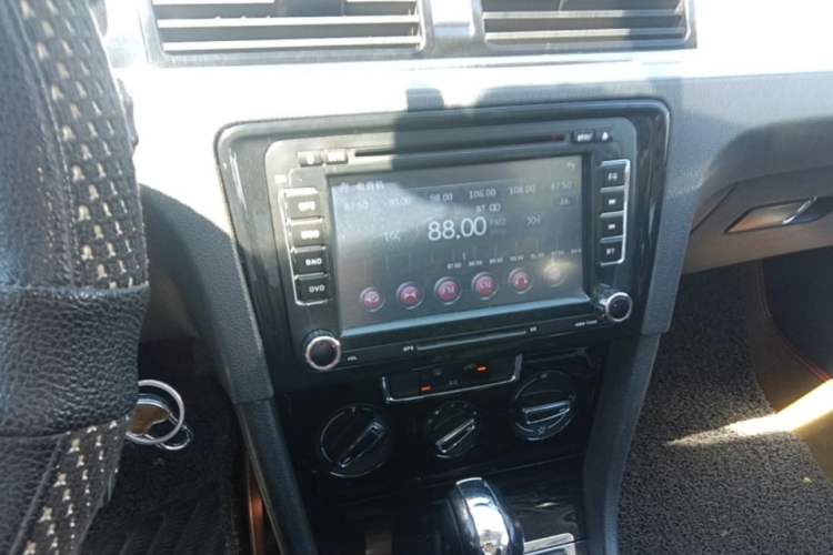 Used Volkswagen Bora 2013 1.6L Automatic Comfort Model Audio And AC Panel