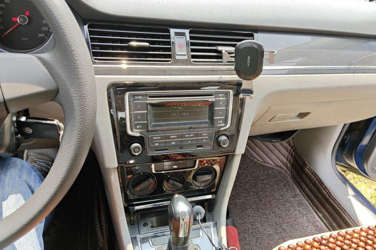 Used Volkswagen Bora 2013 1.6L Automatic Fashion Model Audio And AC Panel
