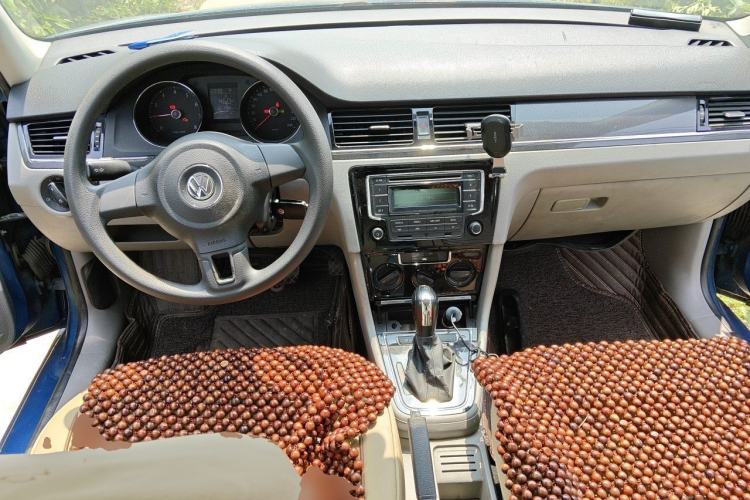 Used Volkswagen Bora 2013 1.6L Automatic Fashion Model Center Console