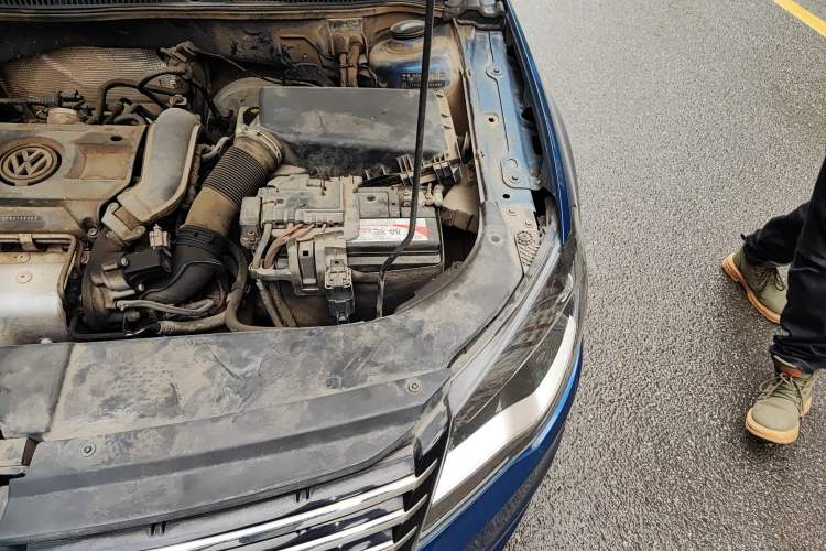 Used Volkswagen Bora 2013 1.4T Automatic Comfort Model Engine Bay Left