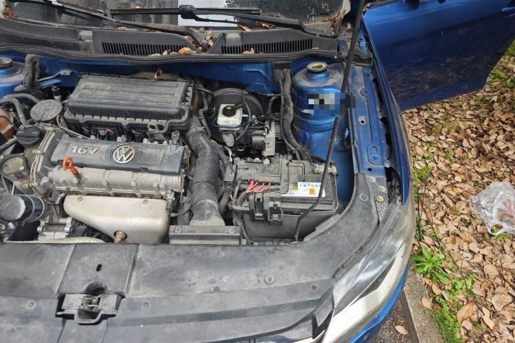 Used Volkswagen Bora 2013 1.6L Automatic Fashion Model Engine Bay Left