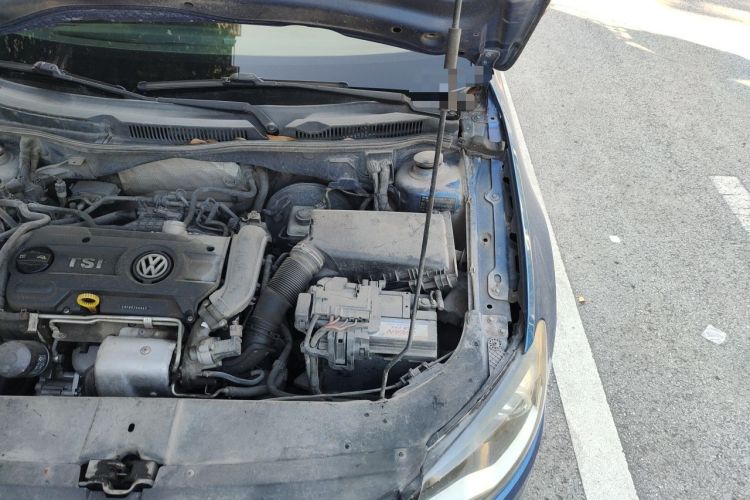 Used Volkswagen Bora 2013 1.4T Manual Comfort Model Engine Bay Left