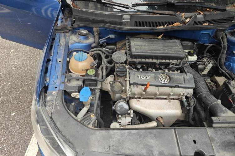 Used Volkswagen Bora 2013 1.6L Automatic Fashion Model Engine Bay Right