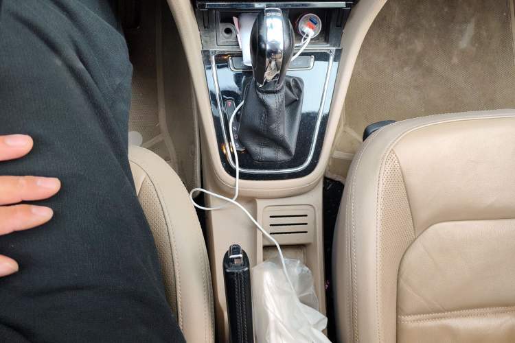 Used Volkswagen Bora 2013 1.6L Automatic Luxury Model Gear Lever
