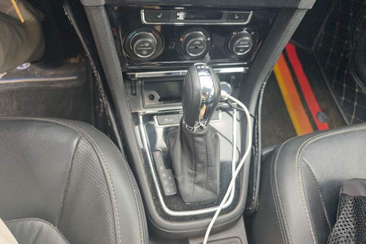 Used Volkswagen Bora 2013 1.4T Automatic Luxury Model Gear Lever